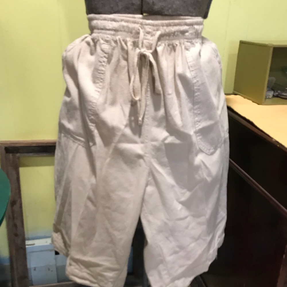 Cream knee length pants